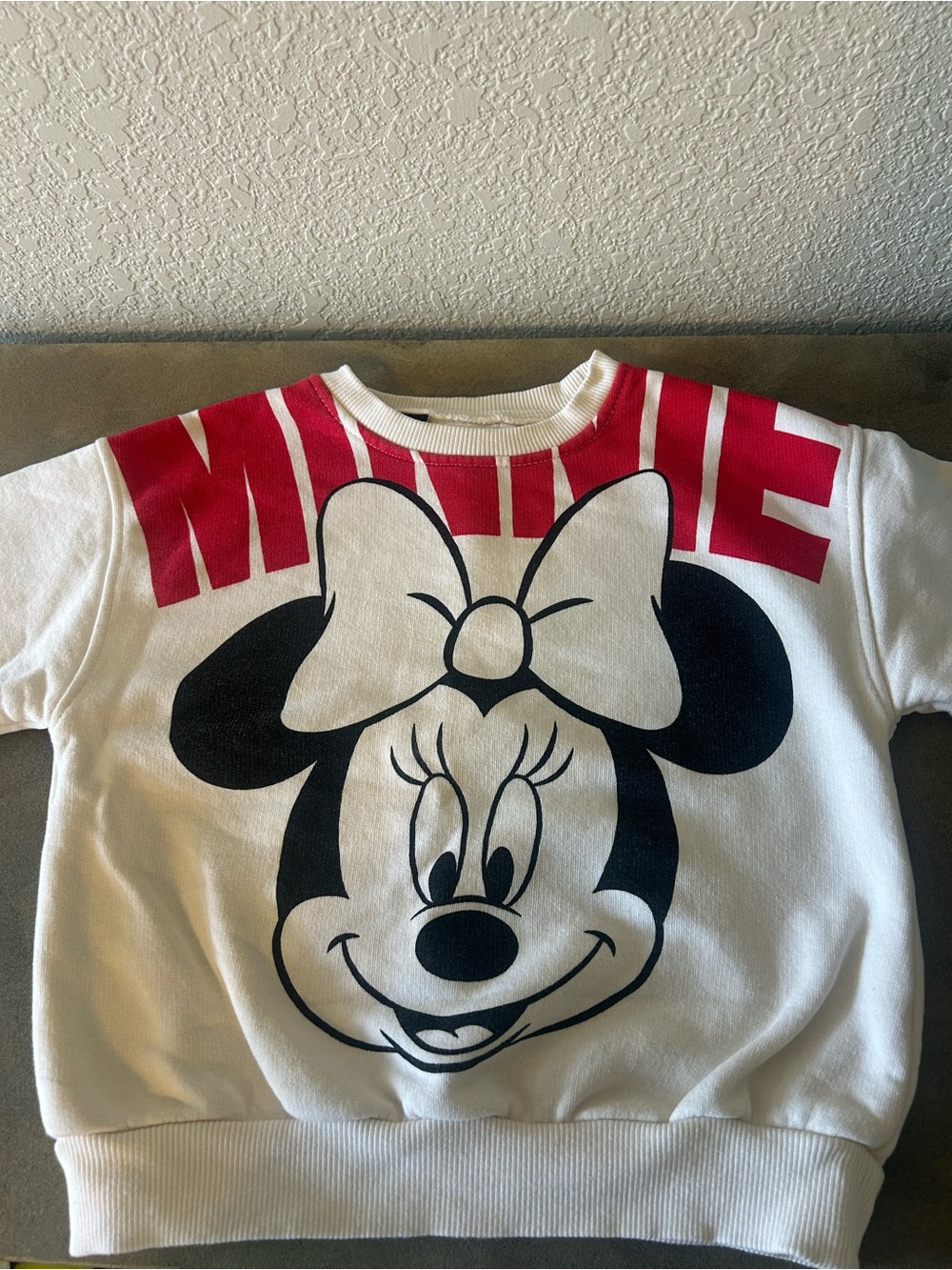 Zara Kids x Disney Minnie Mouse graphic fleece crewneck sweatshirt cream